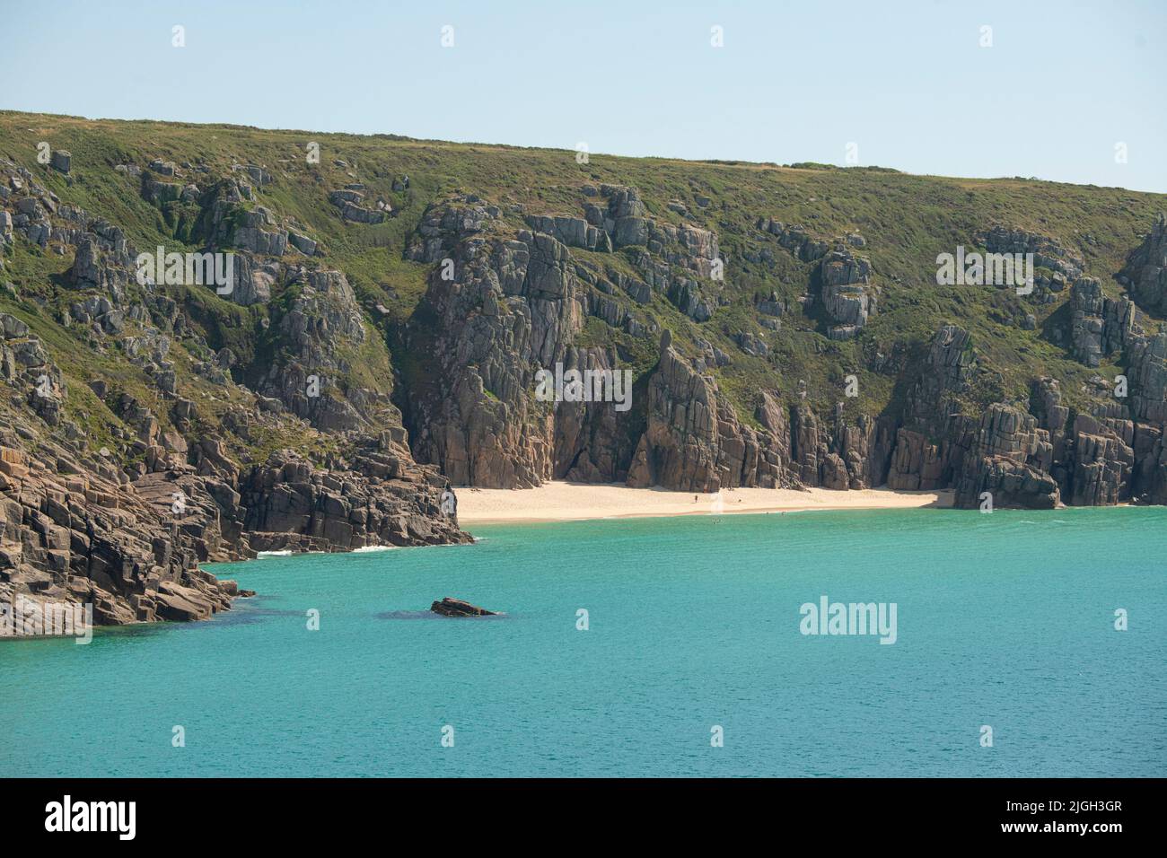 Tempo in Cornovaglia, caldo giorno estati bollente, sulle spiagge di Cornovaglia, Pedn Vounder Beach Foto Stock