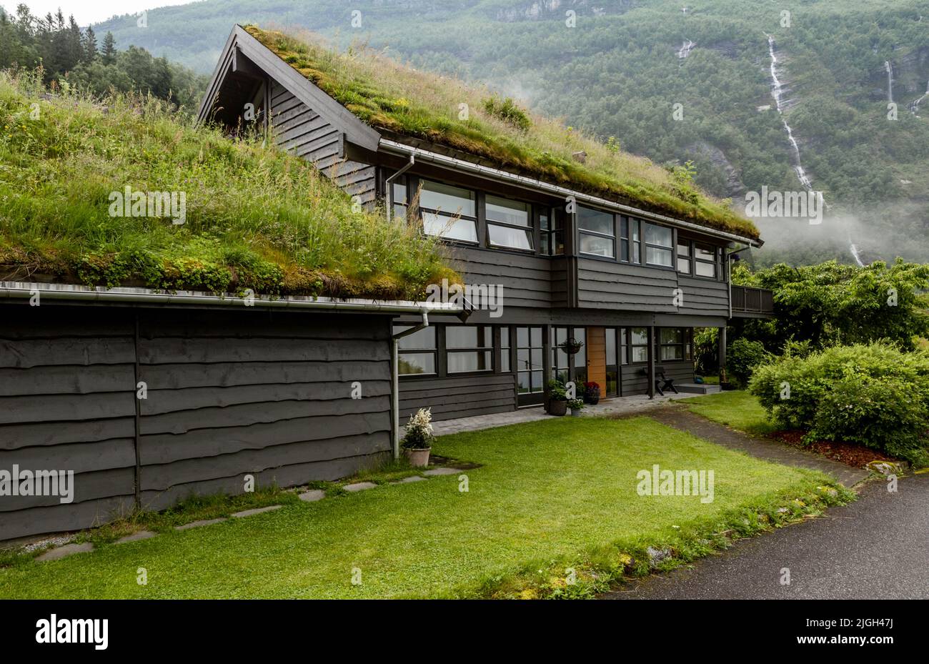 Tradizionale architettura casa in legno di stile scandinavo in Norvegia Foto Stock