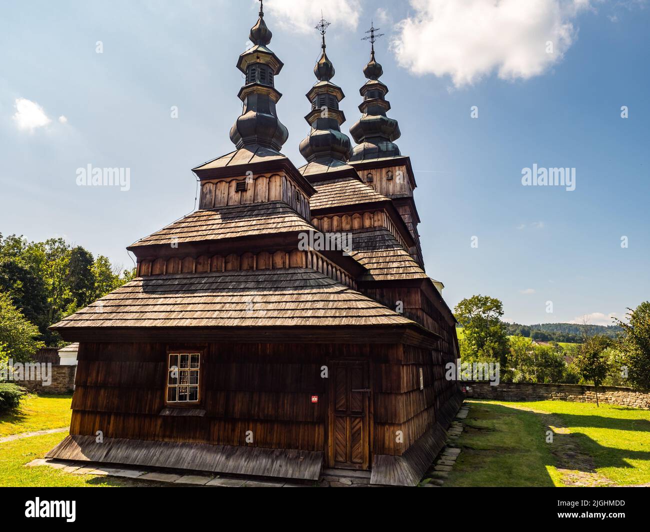 Owczary, Polonia - 22 AGO 2018: il Greco cattolica Chiesa Parrocchiale di protezione della Madre di Dio nella Owczary. La Polonia. UNESCO tserkvas in legno del C Foto Stock