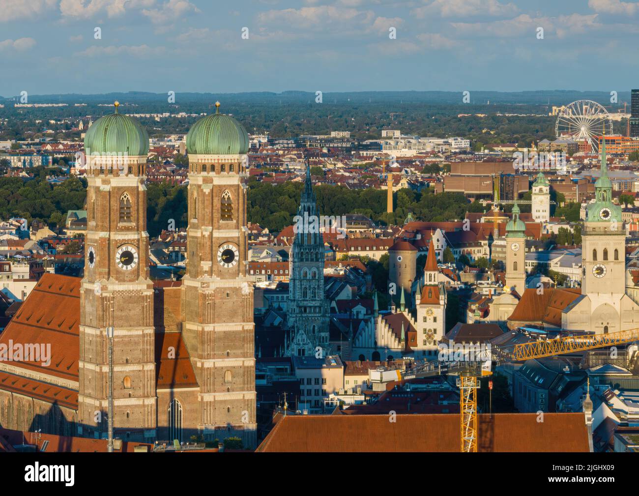 Frauenkirche Towers a Monaco di Baviera, Germania Foto Stock