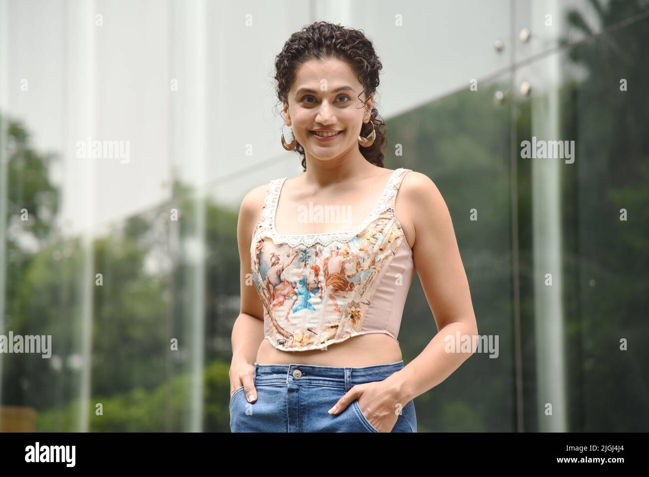 New Delhi, India. 11th luglio 2022. La stella di Bollywood Taapsee Pannu che gioca il ruolo titolare in Shabaash Mithu, un film di dramma di sport biografico di lingua hindi di imminente indiano basato sulla vita dell'ex test e di un giorno internazionale (ODI) capitano della squadra nazionale indiana del cricket delle donne, Mithali Raj a Nuova Delhi. (Foto di Sondeep Shankar/Pacific Press) Credit: Pacific Press Media Production Corp./Alamy Live News Foto Stock