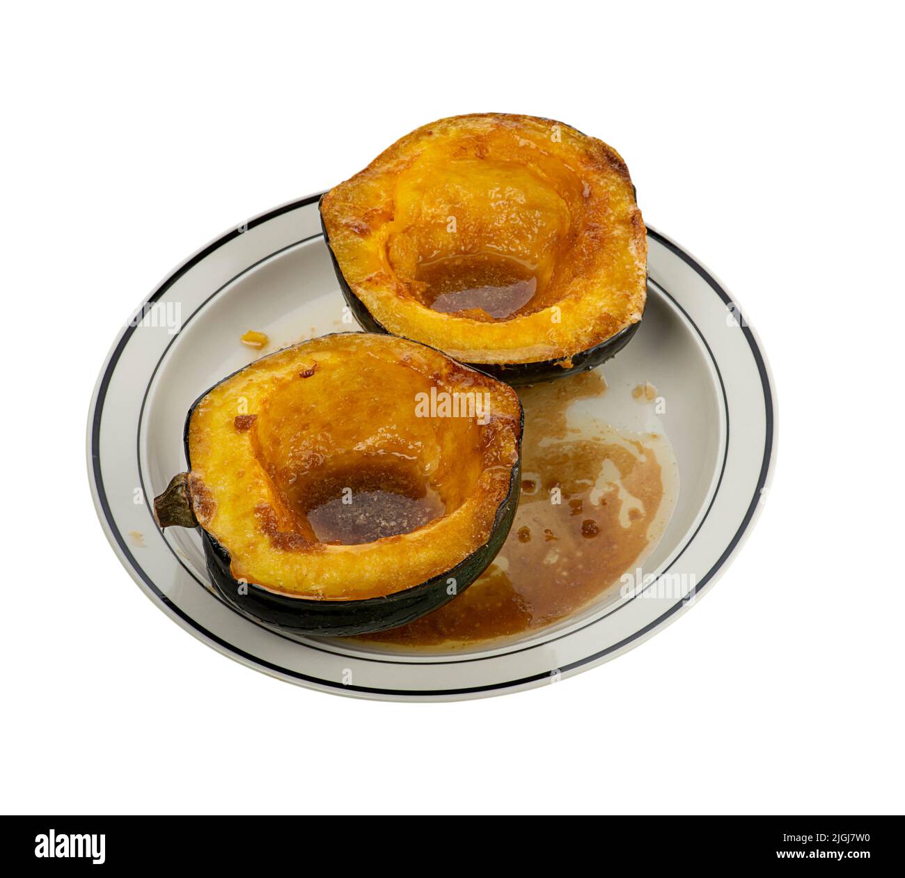 Acorn Squash cotto con zucchero marrone e burro in un piatto, isolato su sfondo bianco Foto Stock