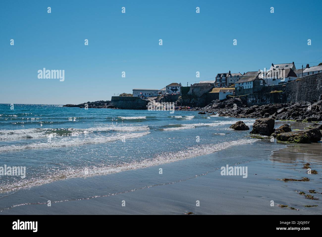 Vista sulla spiaggia di Coverack, Cornovaglia Foto Stock