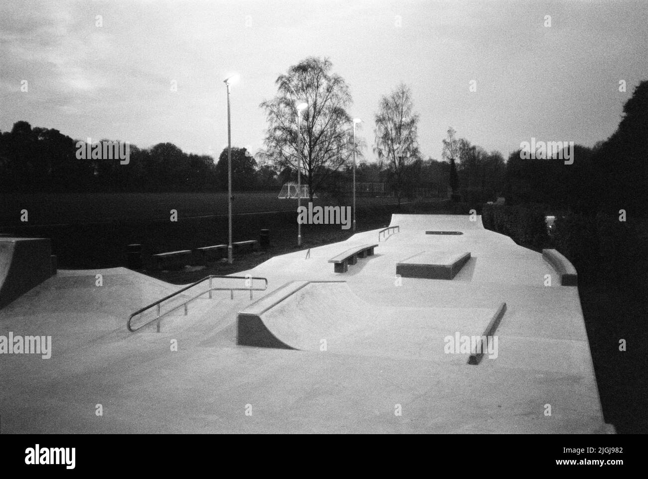 Alton Skate Park, campi da gioco Jubilee, Alton, Hampshire, Inghilterra, Regno Unito. Foto Stock