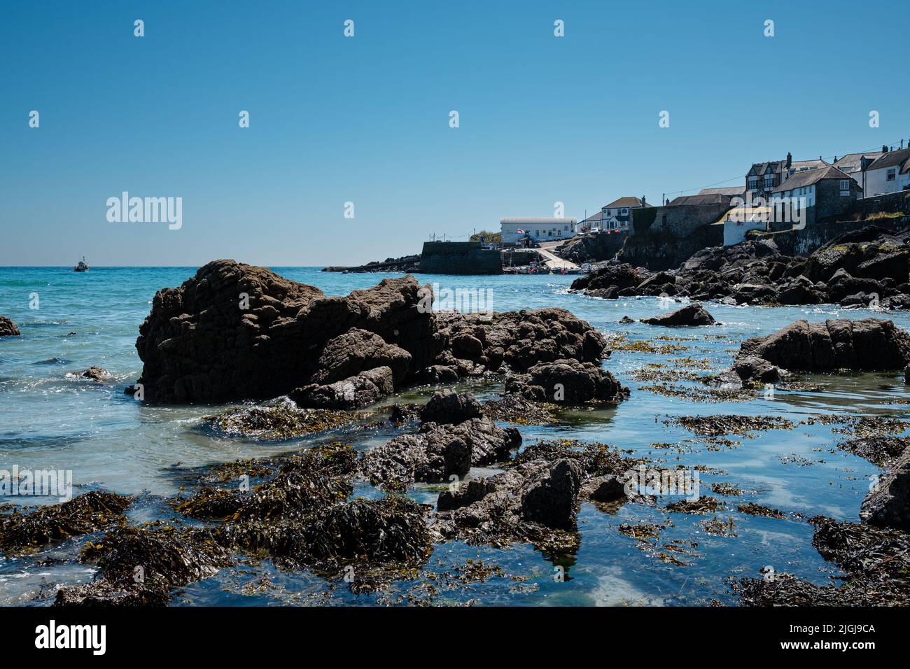 Vista sulla spiaggia di Coverack, Cornovaglia Foto Stock