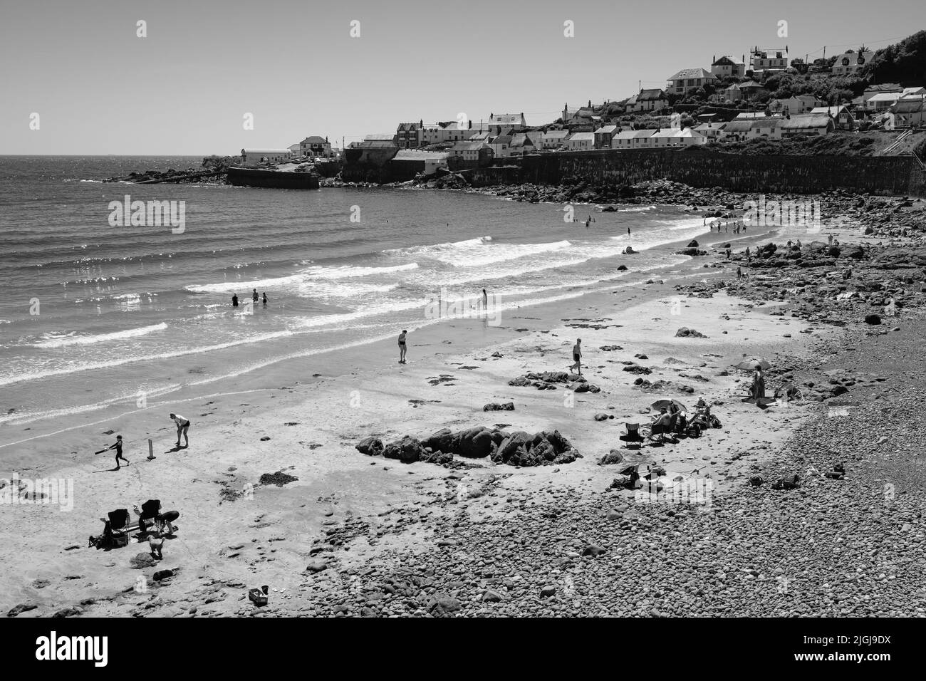 Vista sulla spiaggia di Coverack, Cornovaglia Foto Stock