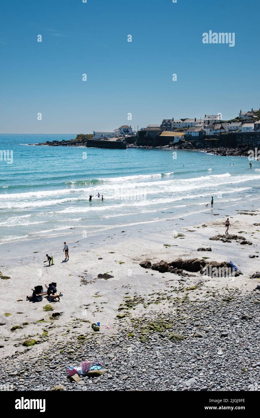 Vista sulla spiaggia di Coverack, Cornovaglia Foto Stock