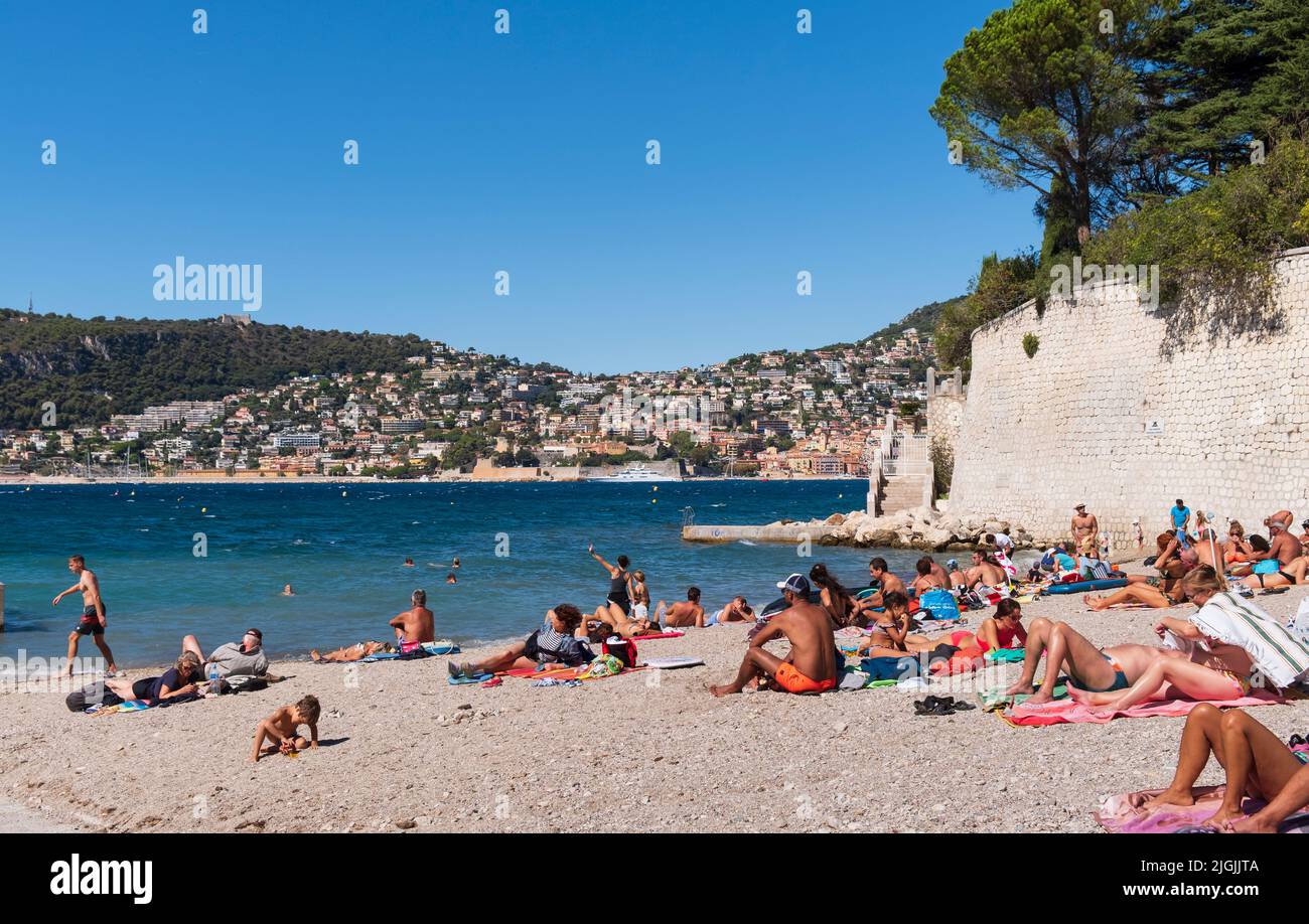 Spiaggia di St Jean Cap Ferrat si affaccia Villafranche-sur-Mer, Costa Azzurra, Francia Foto Stock