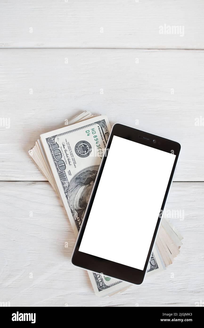 Smartphone e un centinaio di dollari bollette, mockup Foto Stock