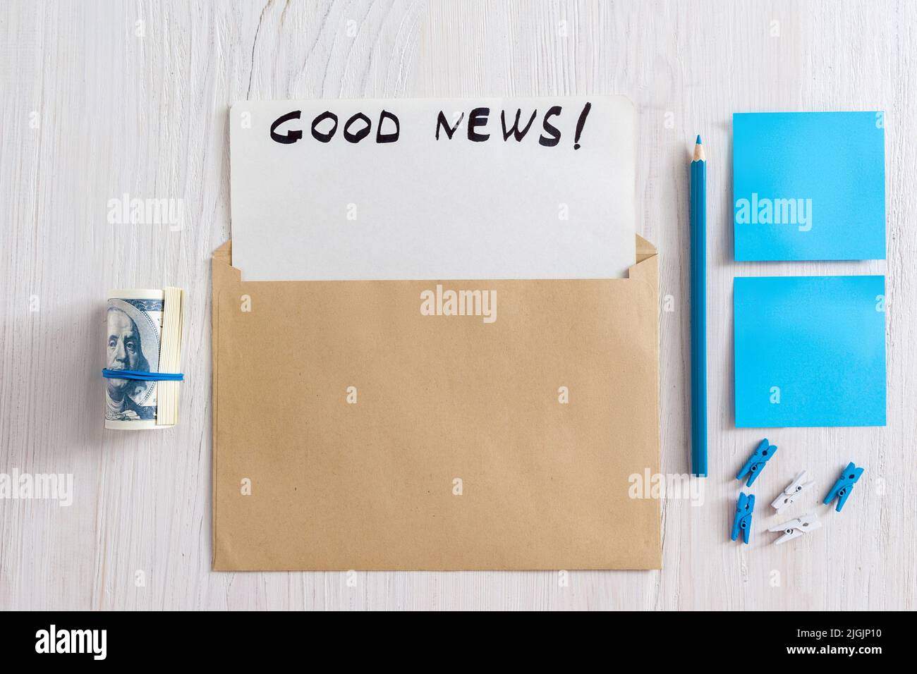 Biglietto d'auguri in busta con carta bianca Foto Stock