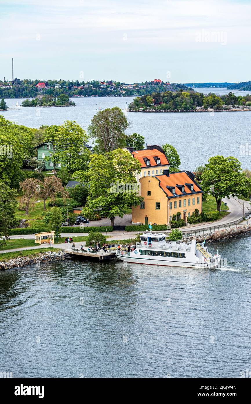 Il traghetto 'Sofia' a Blockhusudden sull'isola di Djurgården nell'arcipelago di Stoccolma, Svezia Foto Stock