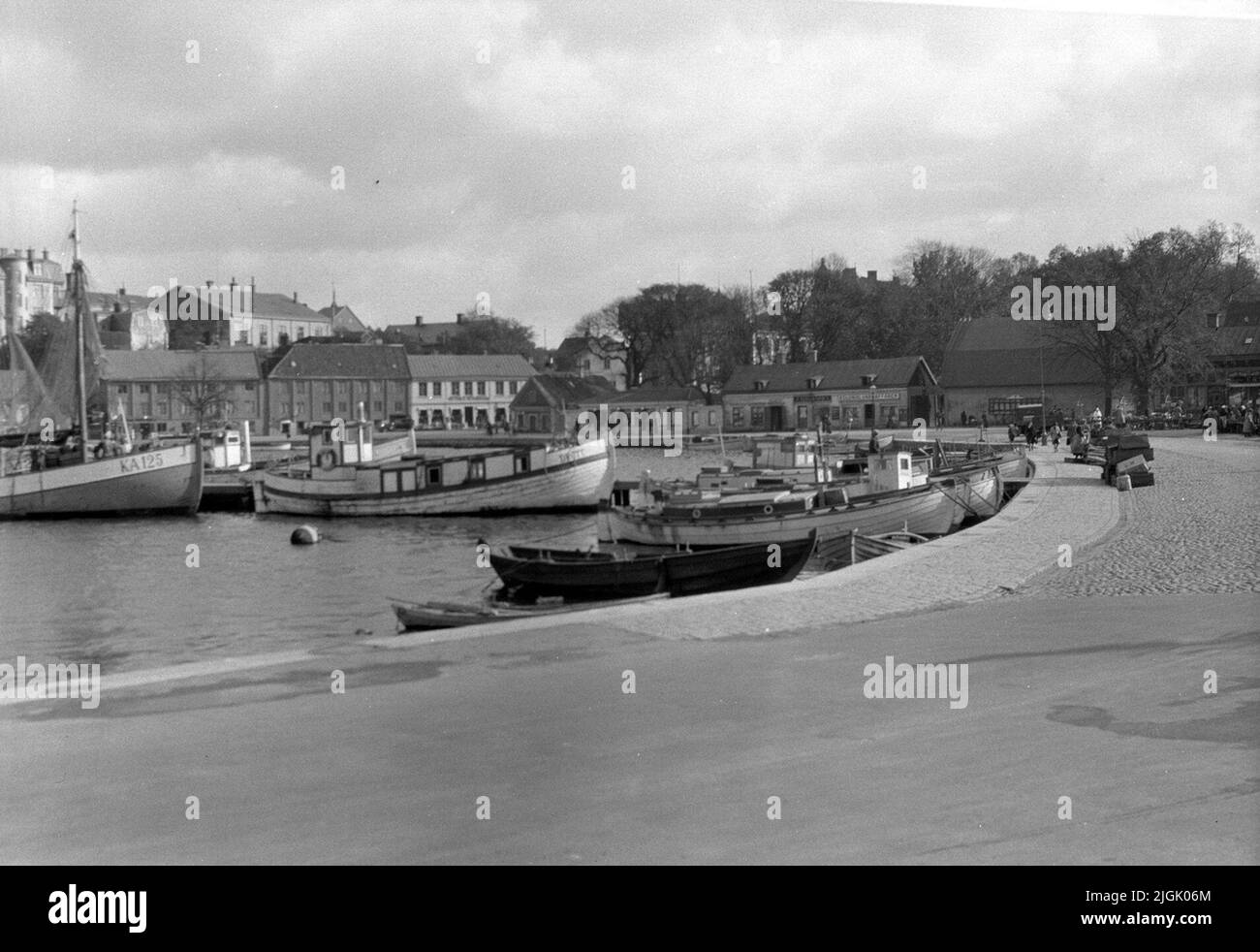 La piazza di pesca a Karlskrona, il blocco Wachtmeister sullo sfondo. Foto Stock
