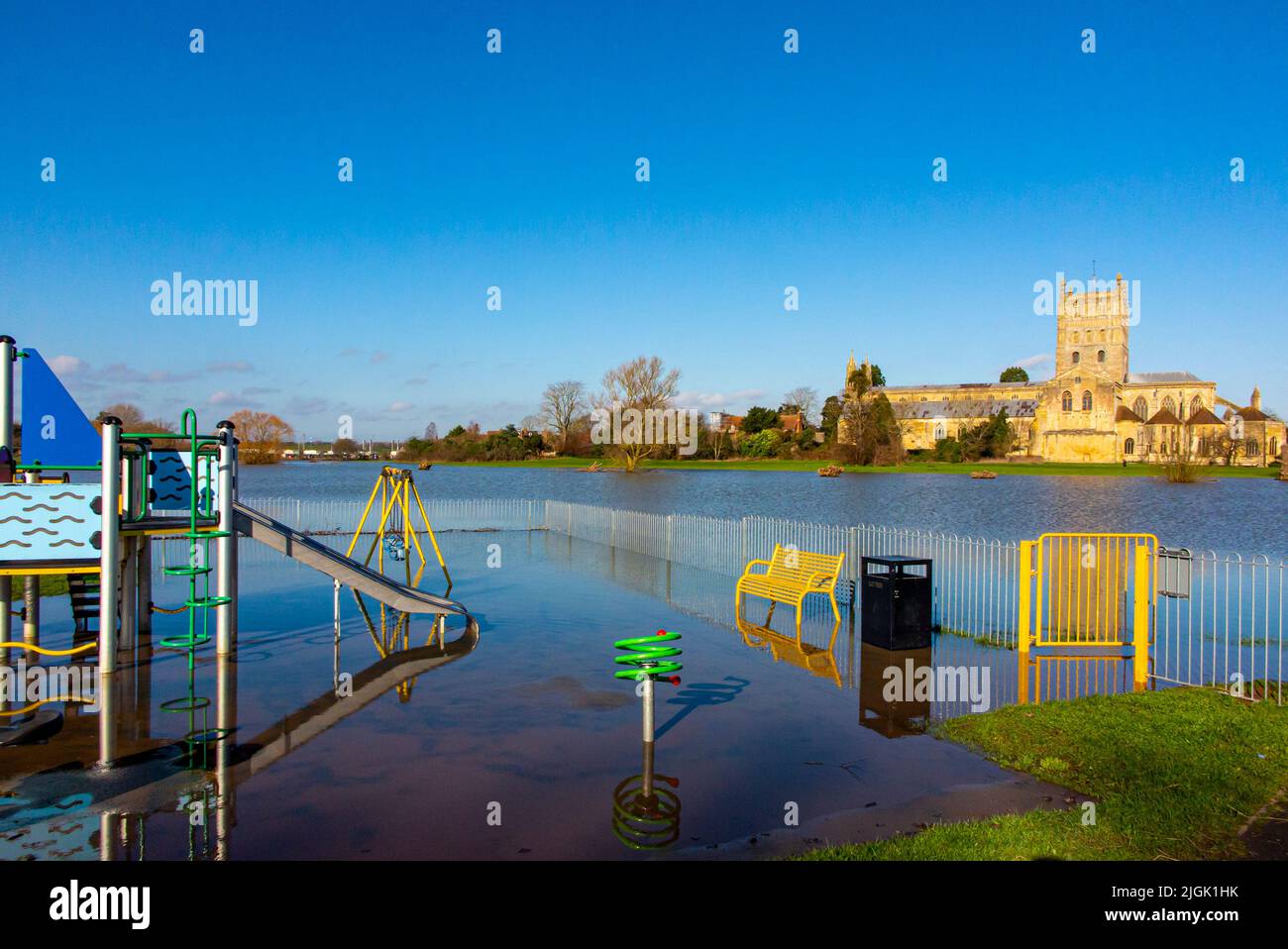 Grave alluvione a Tewkesbury Gloucestershire Inghilterra UK nel punto in cui i fiumi Severn e Avon si incontrano fotografati nel febbraio 2022. Foto Stock