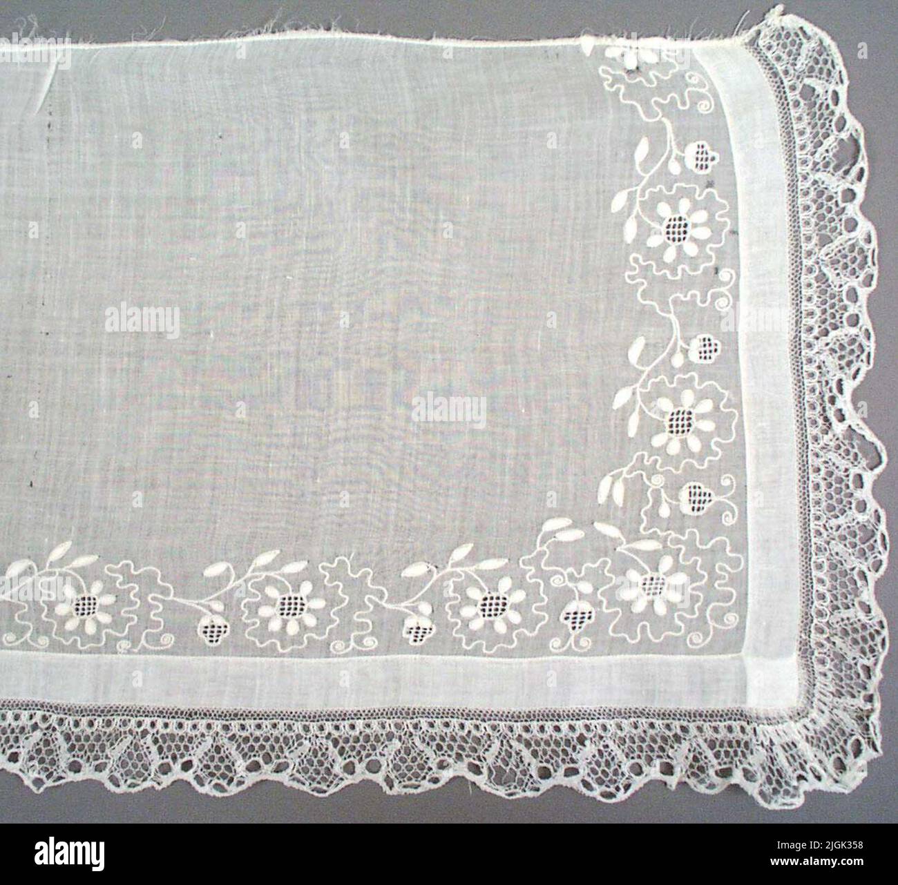 Collare Krage. Diritto, di linong bianco con punto a groppa, punta annodata sul bordo. Nel 1908 da fr. Karin Pettersson Ebbamåla, Öljehult. Foto Stock