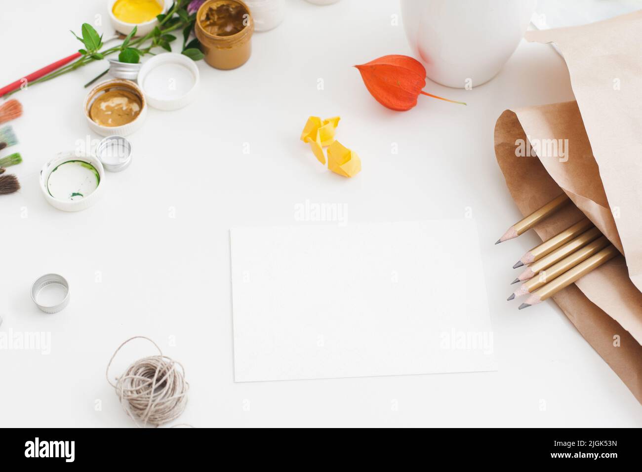 Carta vuota con spazio libero per gli strumenti di creazione Foto Stock