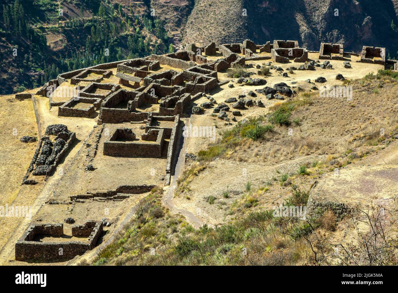 Edifici in cima al settore agricolo, Pisac Inca rovine, Pisac, Cusco, Perù Foto Stock