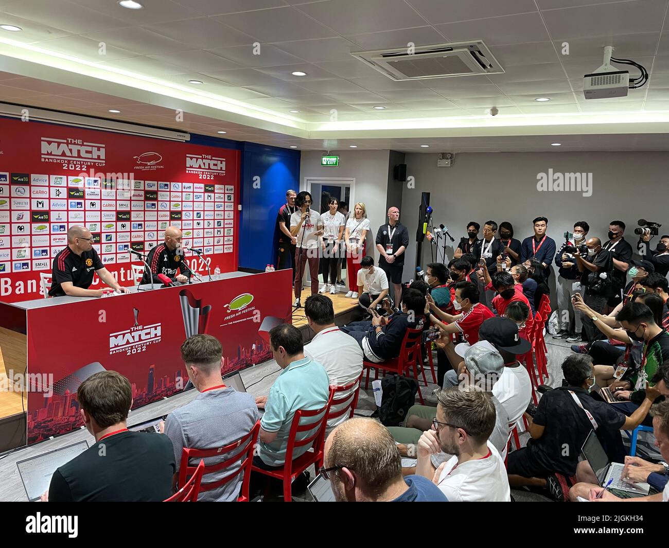 Erik Ten Hag, manager del Manchester United, durante una conferenza stampa in vista della partita della Bangkok Century Cup contro Liverpool a Bangkok, in Thailandia. Data foto: Lunedì 11 luglio 2022. Vedi la storia della PA SOCCER Man Utd. Il credito fotografico deve essere: Simon Peach/PA Wire. Foto Stock