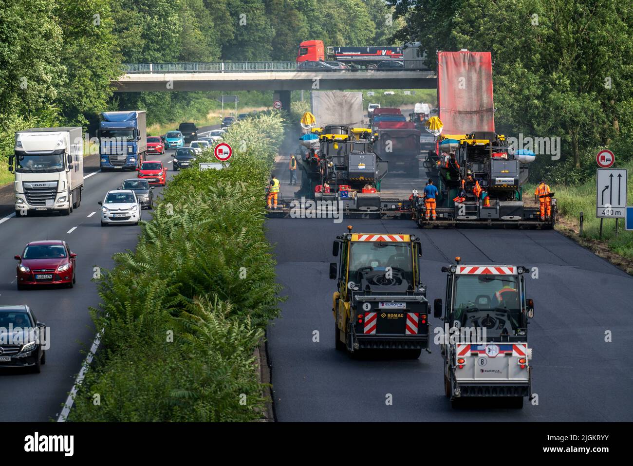 Rinnovo del fondo stradale dell'autostrada A40 tra il raccordo Kaiserberg e Mülheim-heißen, direzione Essen, per una lunghezza di 7,6 kilo Foto Stock