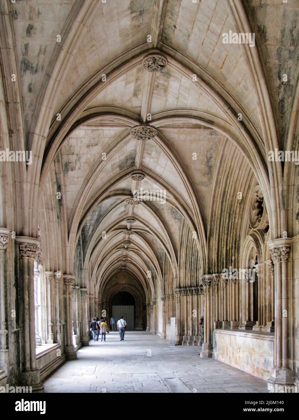 Il bellissimo monastero di Batalha si trova in Portogallo nella città di Batalha e costruito in stile gotico con parti in stile manuelino. Foto Stock