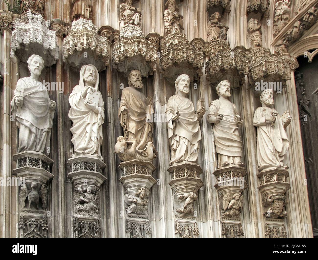 Il bellissimo monastero di Batalha si trova in Portogallo nella città di Batalha e costruito in stile gotico con parti in stile manuelino. Foto Stock