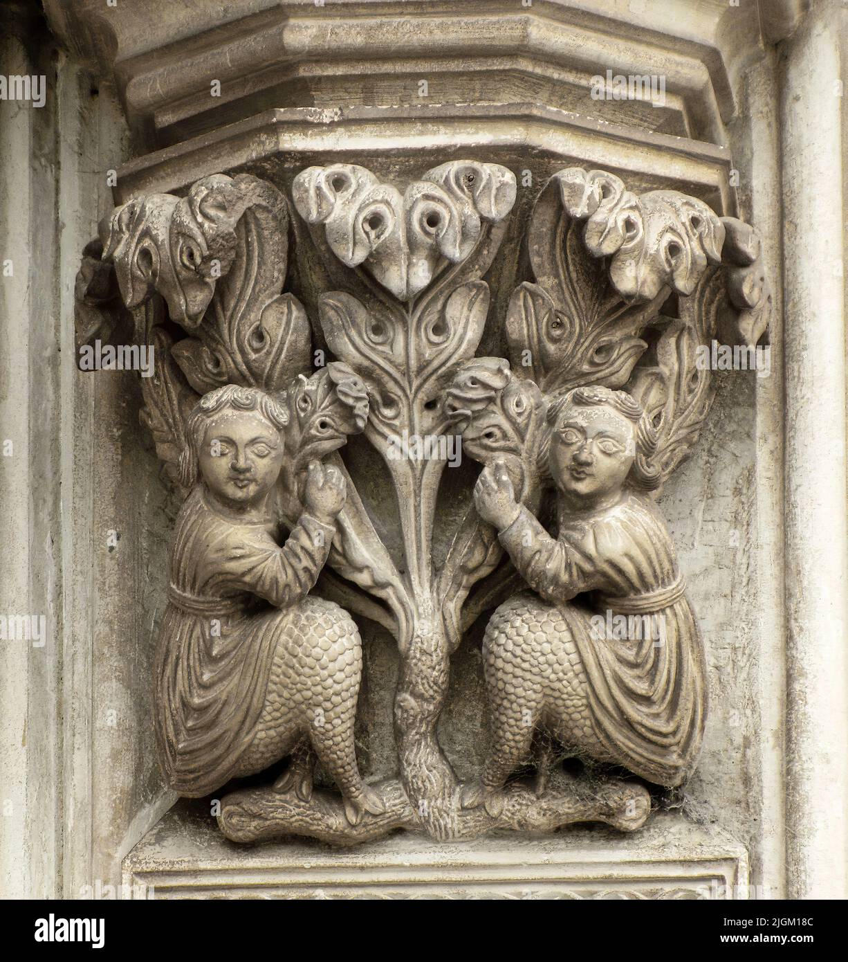 Il bellissimo monastero di Batalha si trova in Portogallo nella città di Batalha e costruito in stile gotico con parti in stile manuelino. Foto Stock