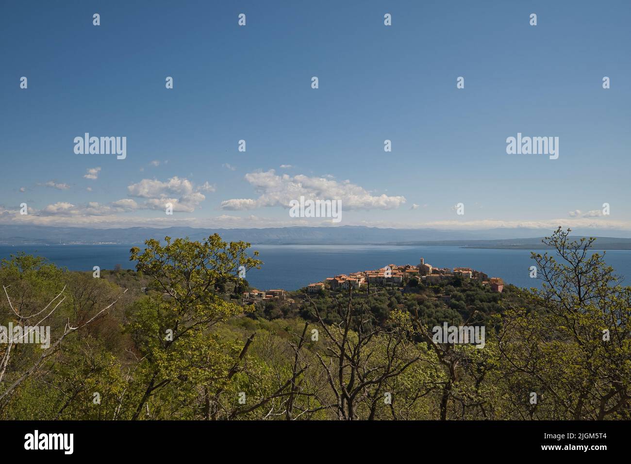 La Place Beli sull'isola di Cres con vista sulla terraferma Foto Stock