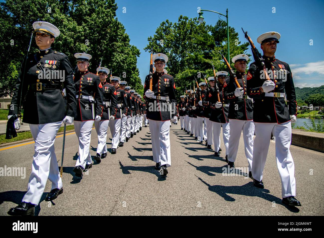 3 luglio 2022 - Charleston, West Virginia, USA - immagini ufficiali dei servizi commemorativi per il Chief Warrant Officer 4 Herschel Woodrow Woody Williams, destinatario della medaglia d'onore, tenutasi presso il West Virginia state Capitol, domenica 3 luglio 2022. Nato in Quiet Dell, West Virginia nel 1923, Williams, 98, è stato insignito della Medaglia d'onore per âconspicuous gallantry e intrepidit al rischio della sua vita al di sopra e al di là della chiamata di dovere''' mentre serviva come un sergente di demolizione che serviva con i 21st Marines, Terza Divisione Marina mentre combatteva le forze giapponesi su Iwo Jima il 23 febbraio 1945. Al momento Foto Stock