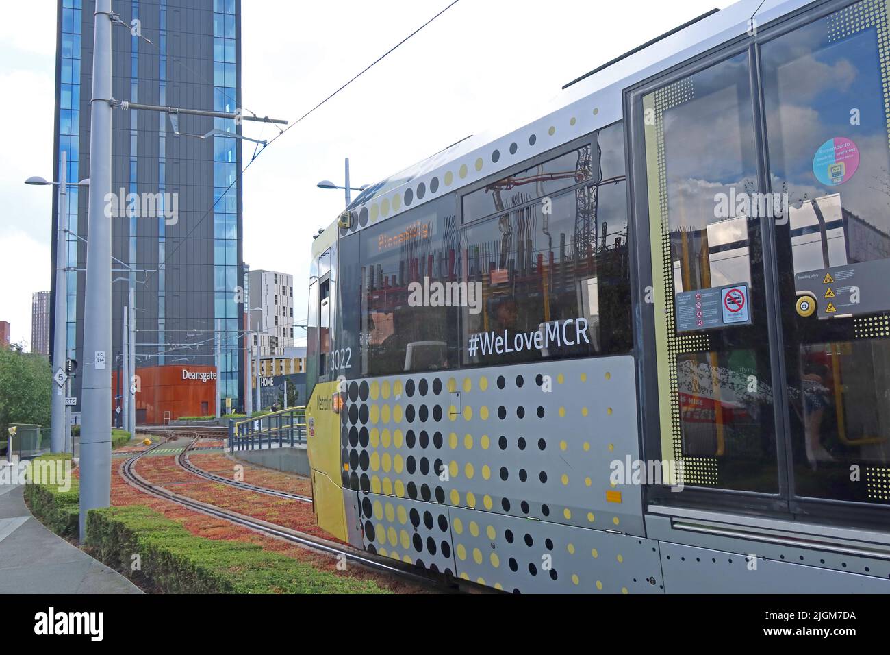 Tram Metrolink a Deansgate Castlefield, Manchester, 2 Whitworth St W, Deansgate, Locks, Manchester, Inghilterra, REGNO UNITO, M1 5LH Foto Stock
