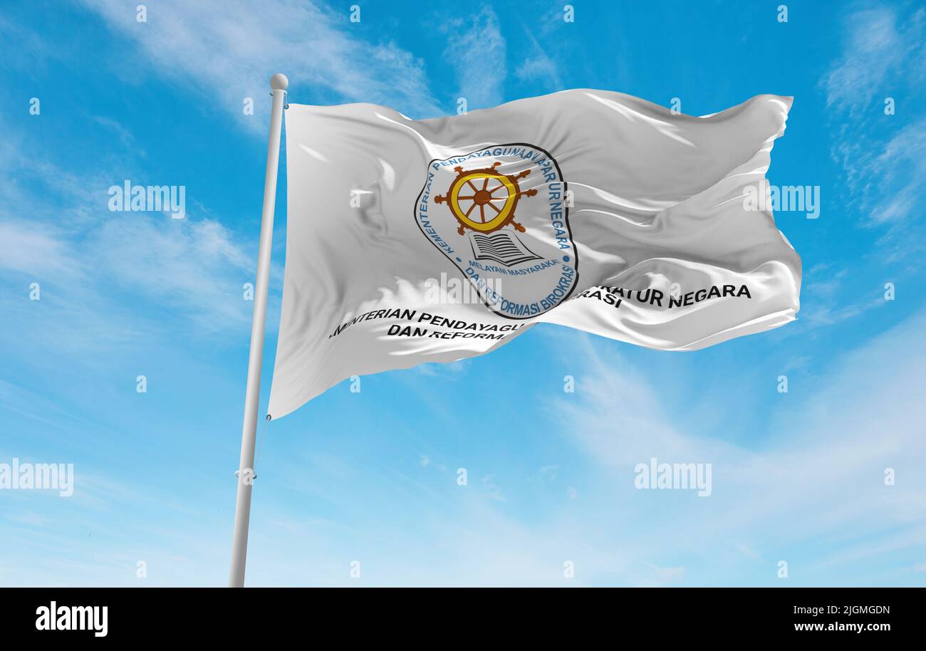 Bandiera ufficiale del Ministero di Stato utilizzo apparato e riforma burocratica Indonesia su sfondo cielo, vista panoramica. Conce patriota indonesiana Foto Stock