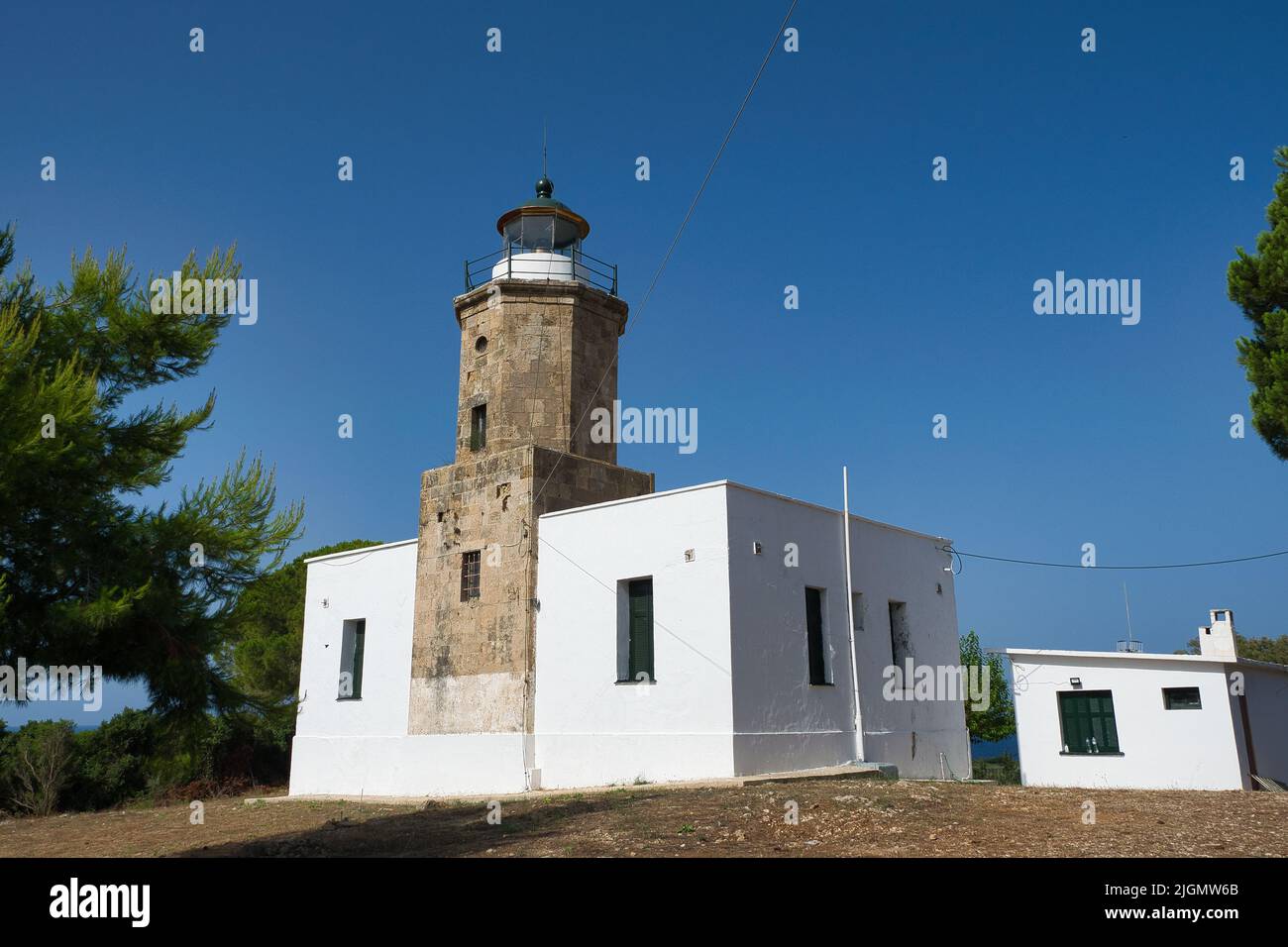 Bellissimo faro, il faro di Katakolo fu costruito nel 1865 ed è di origine francese. La torre in pietra, alta 9 metri Foto Stock