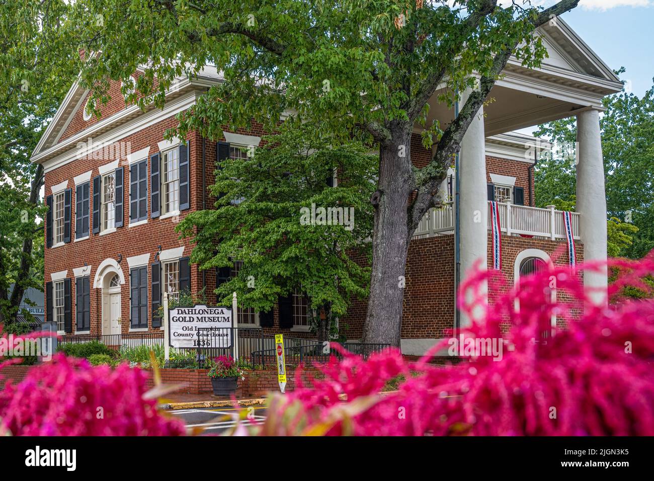 Dahlonega Gold Museum, situato nel vecchio tribunale della contea di Lumpkin, al centro della piazza pubblica nel centro storico di Dahlonega, Georgia. (USA) Foto Stock