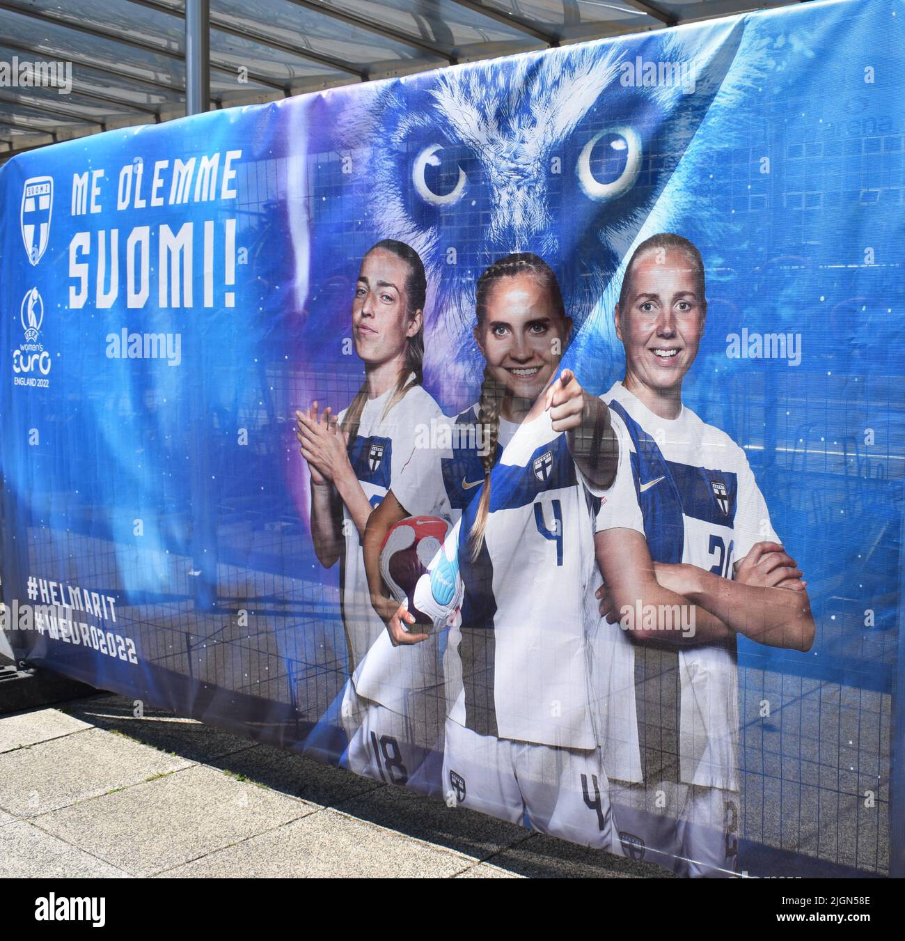 Immagini della squadra finlandese alla Fan zone in Station Square, Milton Keynes alla UEFA Women's Euro 2022. Foto Stock