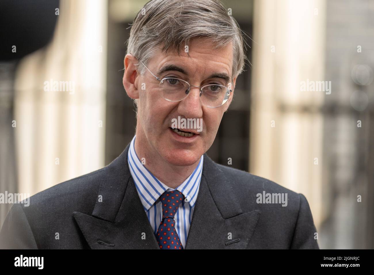 Londra, Regno Unito. 12th luglio 2022. Nadine Dorries, Segretario alla cultura, e Jacob Rees-Mogg, Ministro per le opportunità della Brexit e l’efficienza del governo, fanno una dichiarazione di sostegno a Liz Truss per il primo ministro dopo un gabinetto al 10 di Downing Street London. Credit: Ian Davidson/Alamy Live News Foto Stock