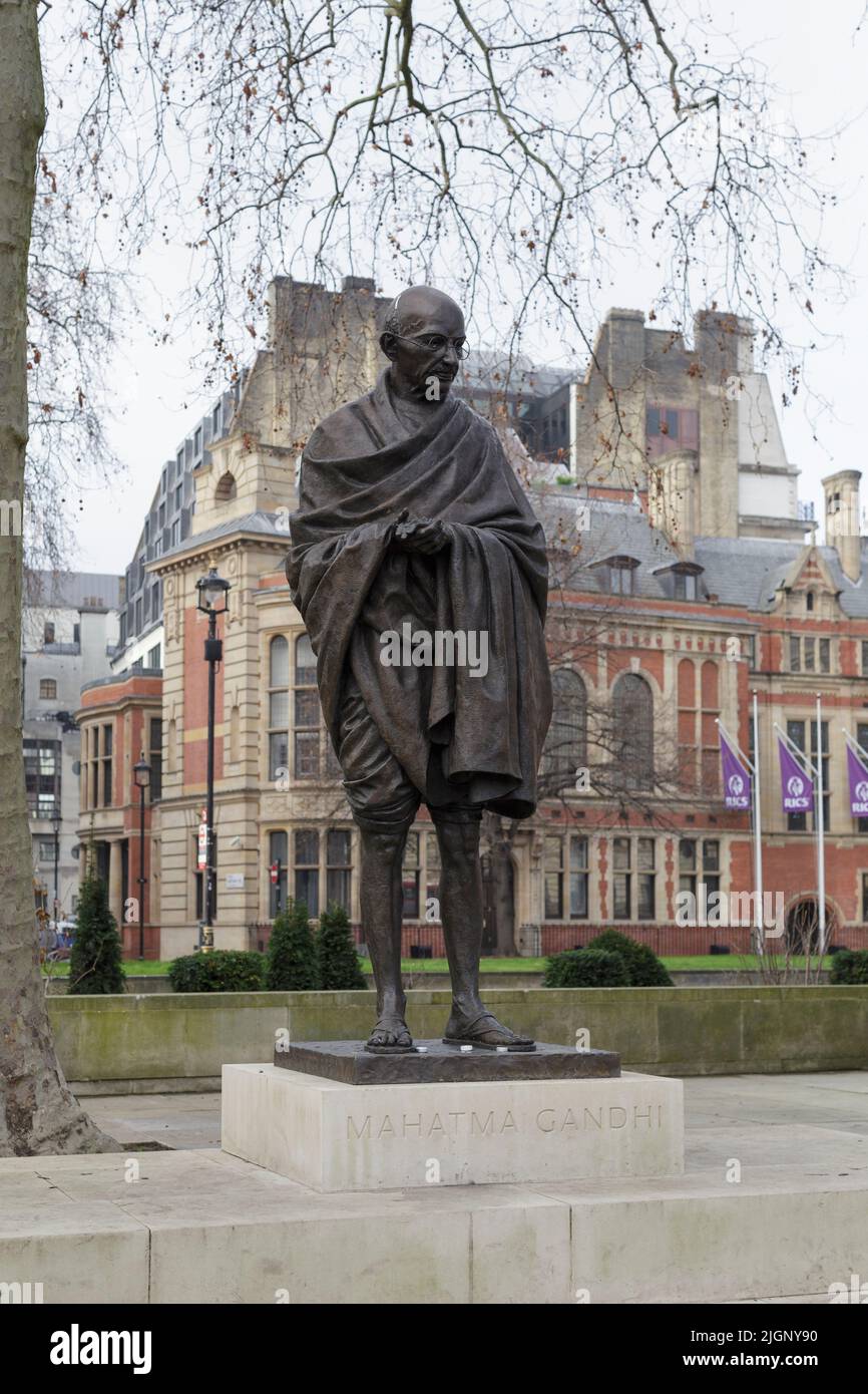 Statua di Mahatma Gandhi in piazza del Parlamento, Londra, Regno Unito Foto Stock