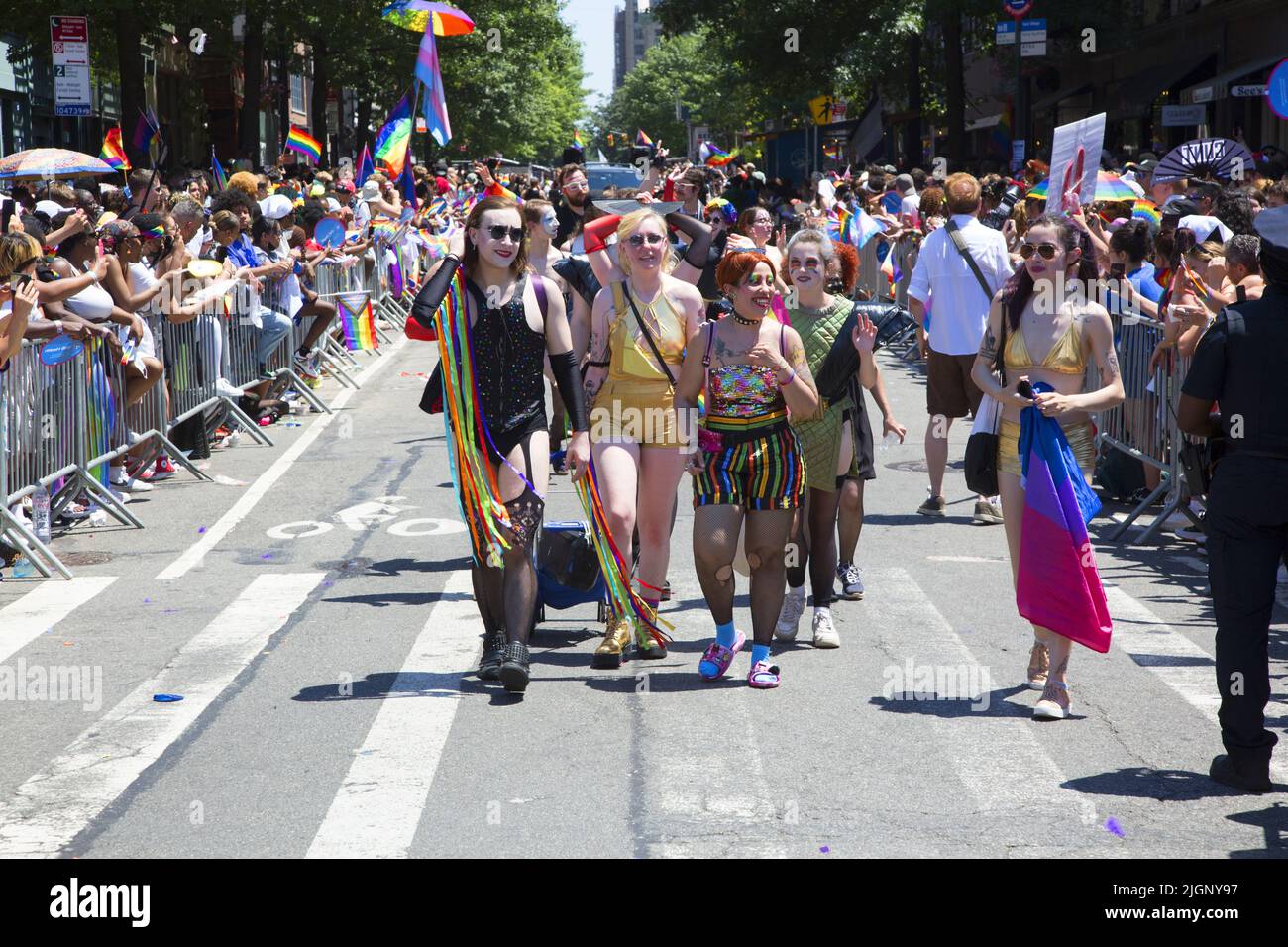 L'annuale Parata Gay Pride ritorna a marzo lungo 5th Avenue e finisce su Christopher Street nel Greenwich Village dopo una pausa di 3 anni a causa della pandemia di Covid-19. Foto Stock
