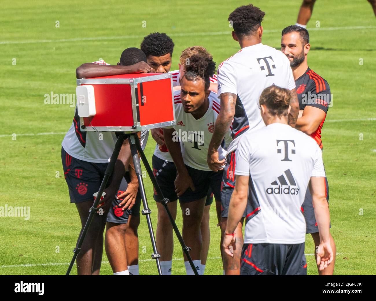 Monaco di Baviera, Germania. 12th luglio 2022. I giocatori del FC Bayern Munich partecipano alla sessione di allenamento del FC Bayern presso la sede del club. Credit: Peter Kneffel/dpa/Alamy Live News Foto Stock