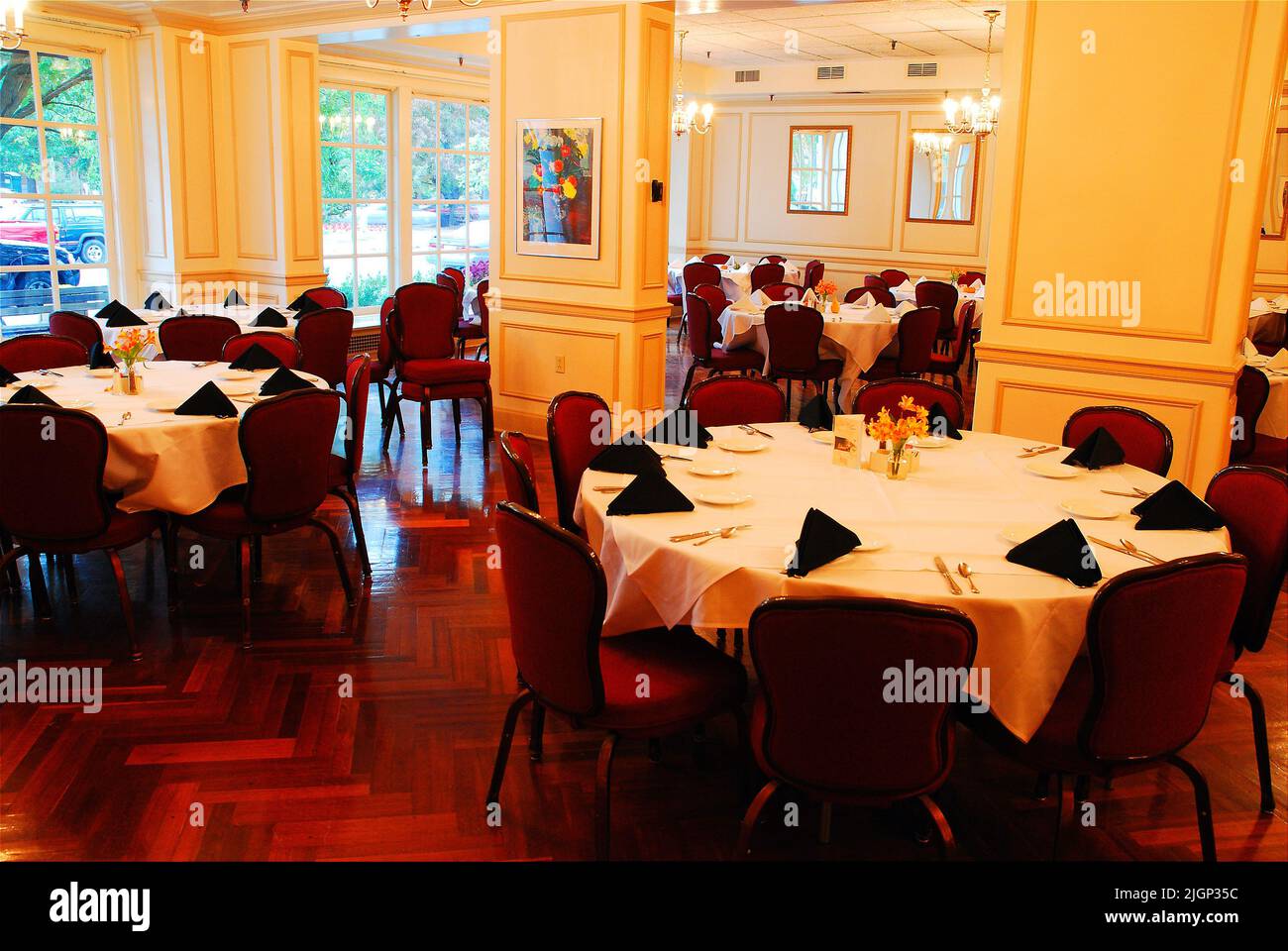 La sala da pranzo dello storico Boone Tavern Restaurant, a Berea, Kentucky, è gestita dal vicino Berea College e gestita dagli studenti Foto Stock