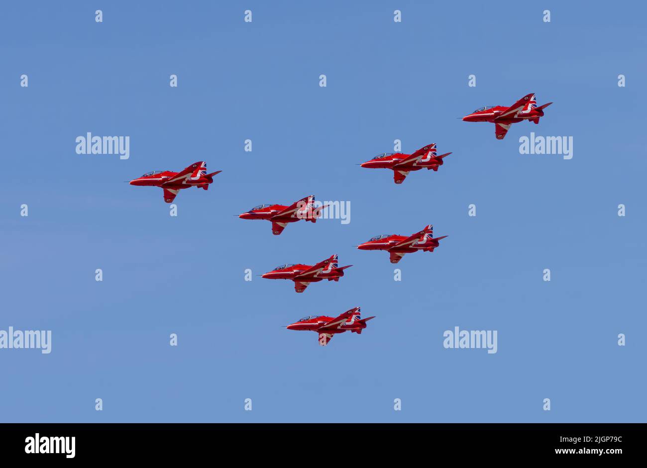 La Royal Air Force Aerobatic Team, The Red Arrows, che mette in mostra una spettacolare al Southport Air Show, Southport, Merseyside, Regno Unito Foto Stock