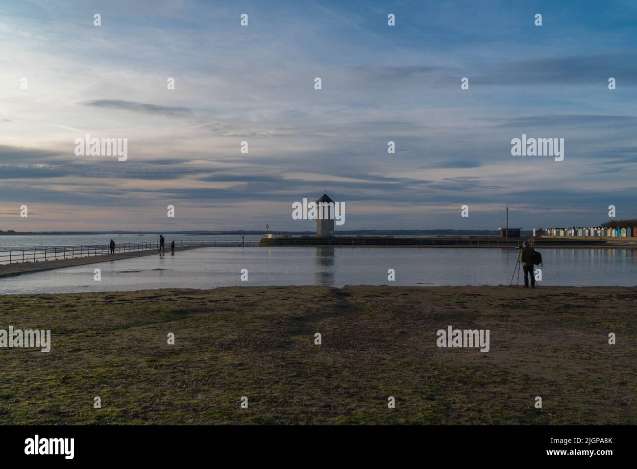 Fotografo che scatta foto della Torre Brightlingsea di Bateman Essex Inghilterra Regno Unito. Febbraio 2022 Foto Stock