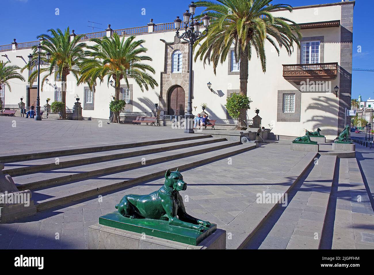 Statue di cani di fronte alla Cattedrale di Santa Ana, Vegueta, città vecchia di Las Palmas, Grand Canary, Isole Canarie, Spagna, Europa Foto Stock