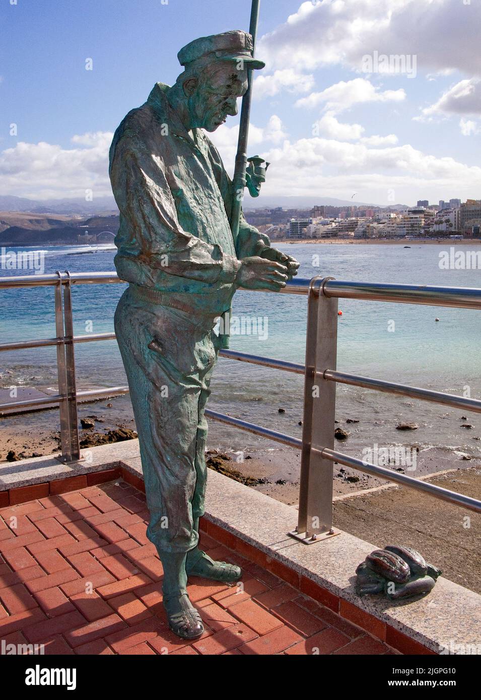 Statua di bronzo di un pescatore sul lungomare, Playa de las Canteras, Las Palmas, Grand Canary, Isole Canarie, Spagna, Europa Foto Stock
