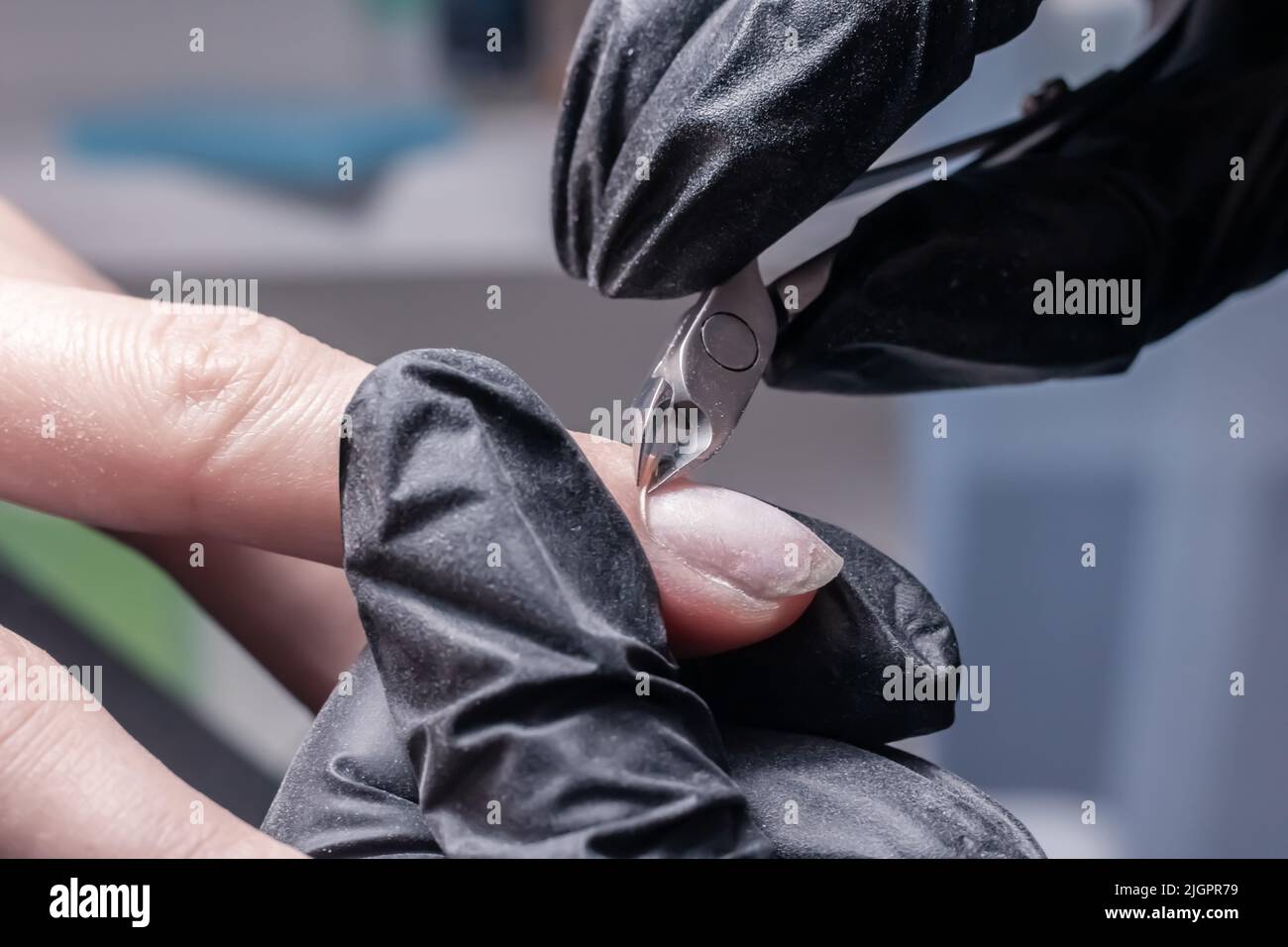 Il processo di manicure in un salone di bellezza primo piano Foto Stock