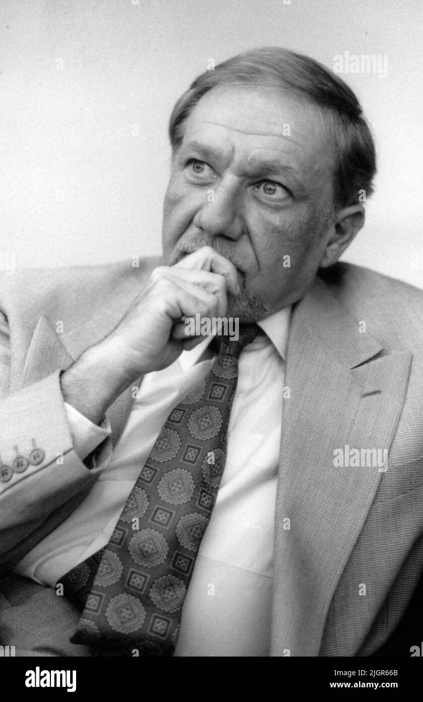 Los Angeles, CA, USA, circa 1995. Diplomatico rumeno-americano Mihai Botez. Foto Stock