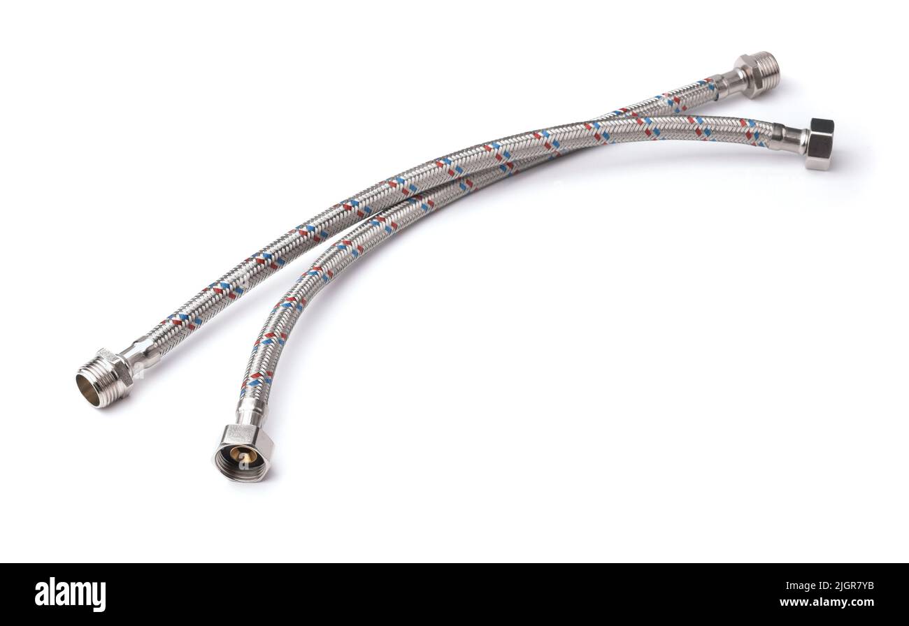 Due tubi flessibili intrecciati per l'acqua isolati su bianco Foto Stock