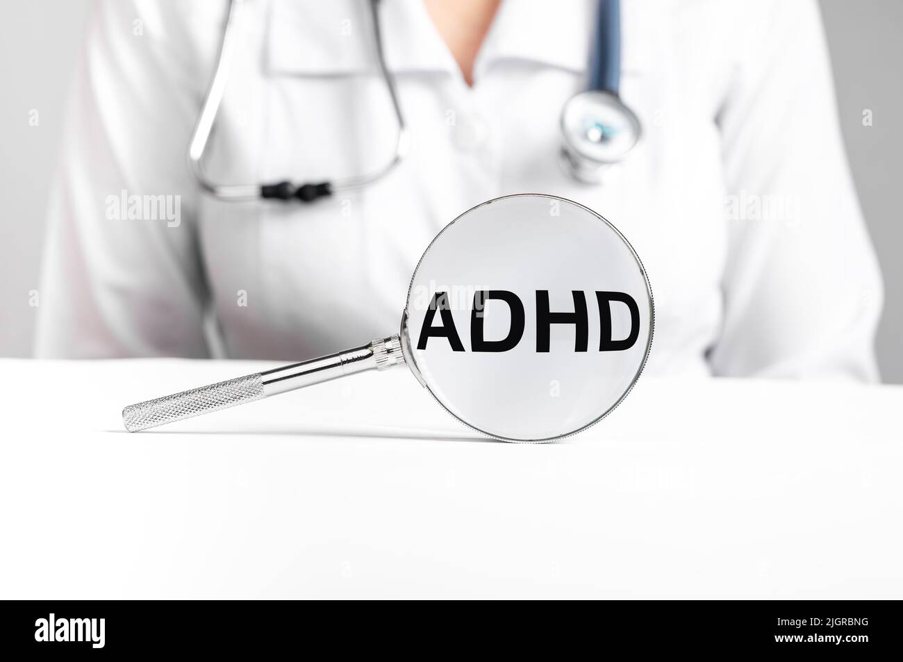 Abbreviazione ADHD, parola. Concetto di malattia da deficit di attenzione Foto Stock