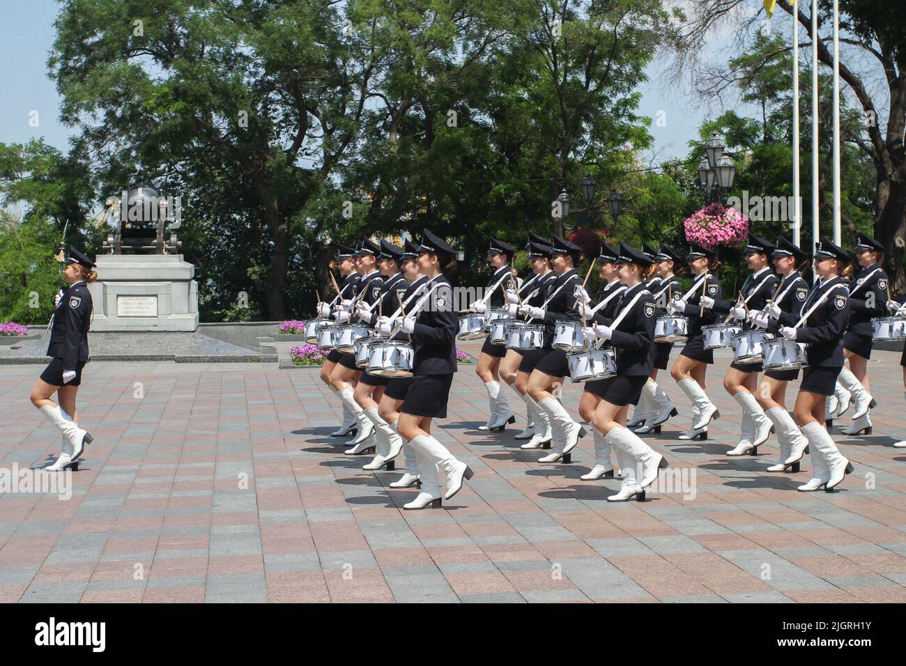 La band che suona durante la marcia. L'Orchestra dell'Università degli Affari interni si esibisce in Piazza Dumskaya in occasione del giorno della Costituzione dell'Ucraina. Foto Stock