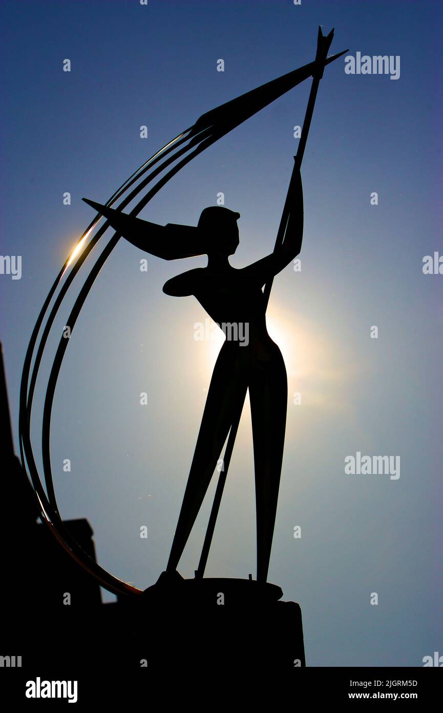 Statua di Windsbraut, la tempesta, da Hermann Menzel a Willy-Brandt-Platz, Flensburg, Schleswig-Holstein Foto Stock