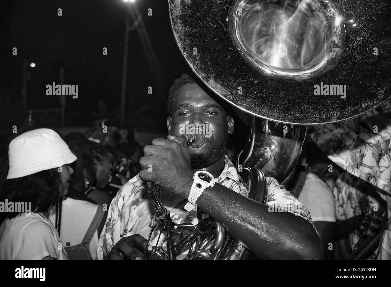 La Parata di Junkanoo Street del 49th giorno dell'Indipendenza a Nassau, le Bahamas Foto Stock