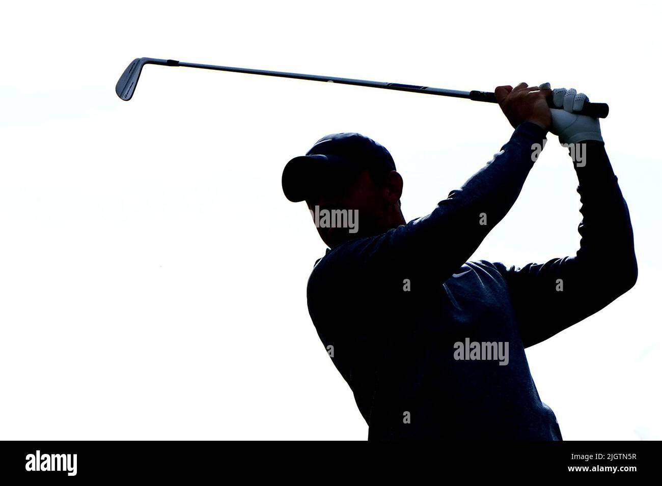 Rory McIlroy dell'Irlanda del Nord si sfila sulla 11th buche durante il giorno di pratica quattro dell'Open at the Old Course, St Andrews. Data foto: Mercoledì 13 luglio 2022. Foto Stock