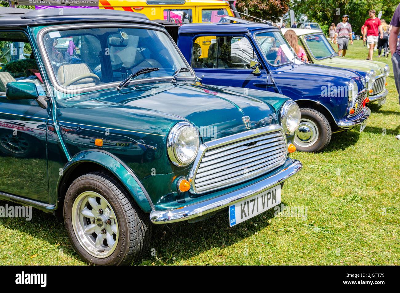 Vista frontale di un 1992 Rover Mini in verde al Berkshire Motor Show di Reading, Regno Unito Foto Stock
